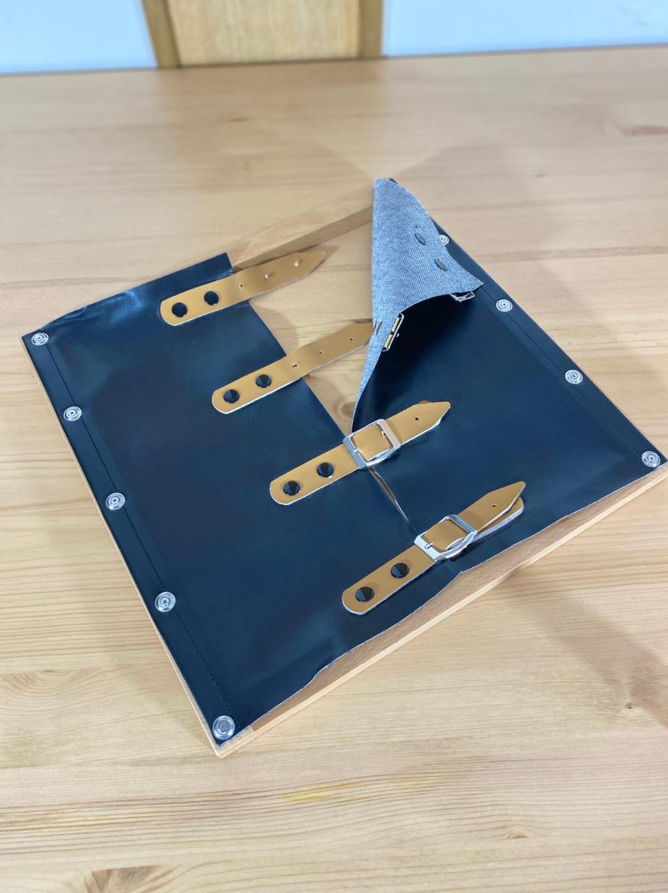 Buckle Dressing Frames